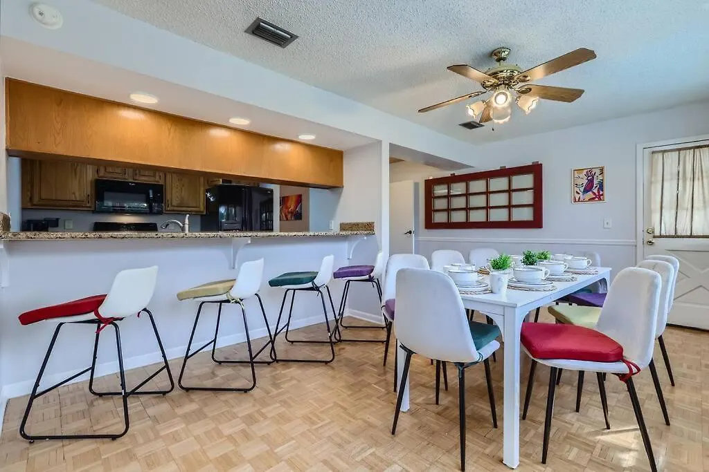 Spacious Tampa Haven - Games - Pool - 7-15 Min From All