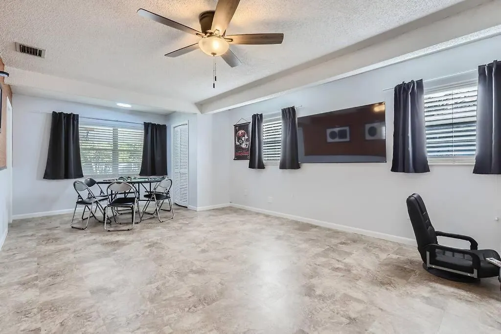 Spacious Tampa Haven - Games - Pool - 7-15 Min From All 0*,  United States